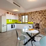 Holiday home Stonevillas And Seaview Garden Marion Agnantio