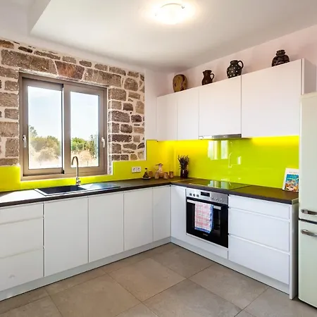 Stonevillas And Seaview Garden Marion Agnantio