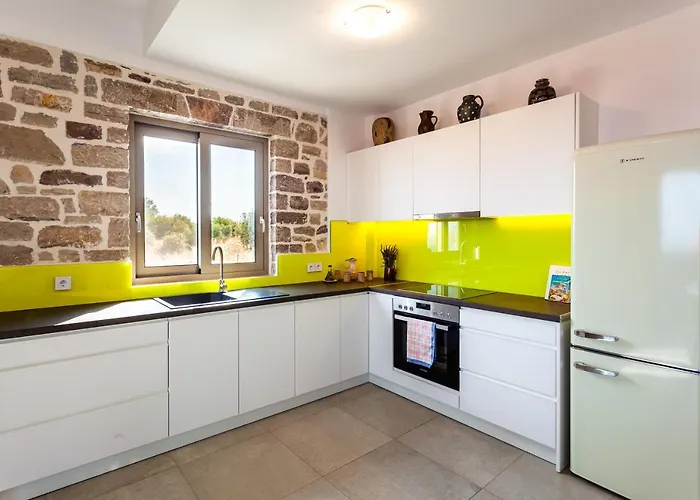 Stonevillas And Seaview Garden Marion Agnantio