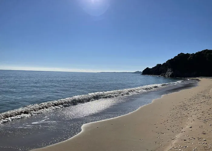 Stonevillas And Seaview Garden Marion Agnantio